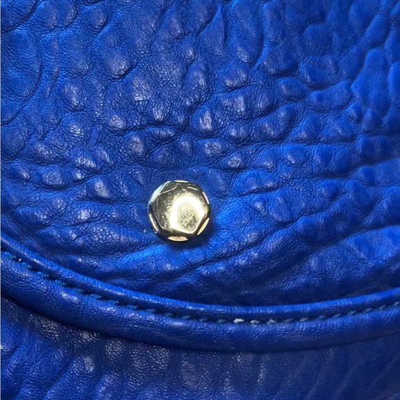 Pebbled Crossbody Purse - Picture 7 of 8